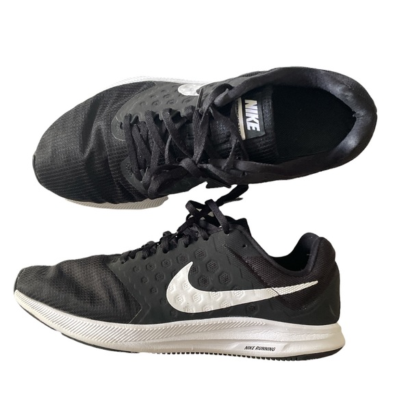 NIKE Women’s Downshifter 7 Running Shoes Sneakers Black White Sz 11 - Picture 3 of 11